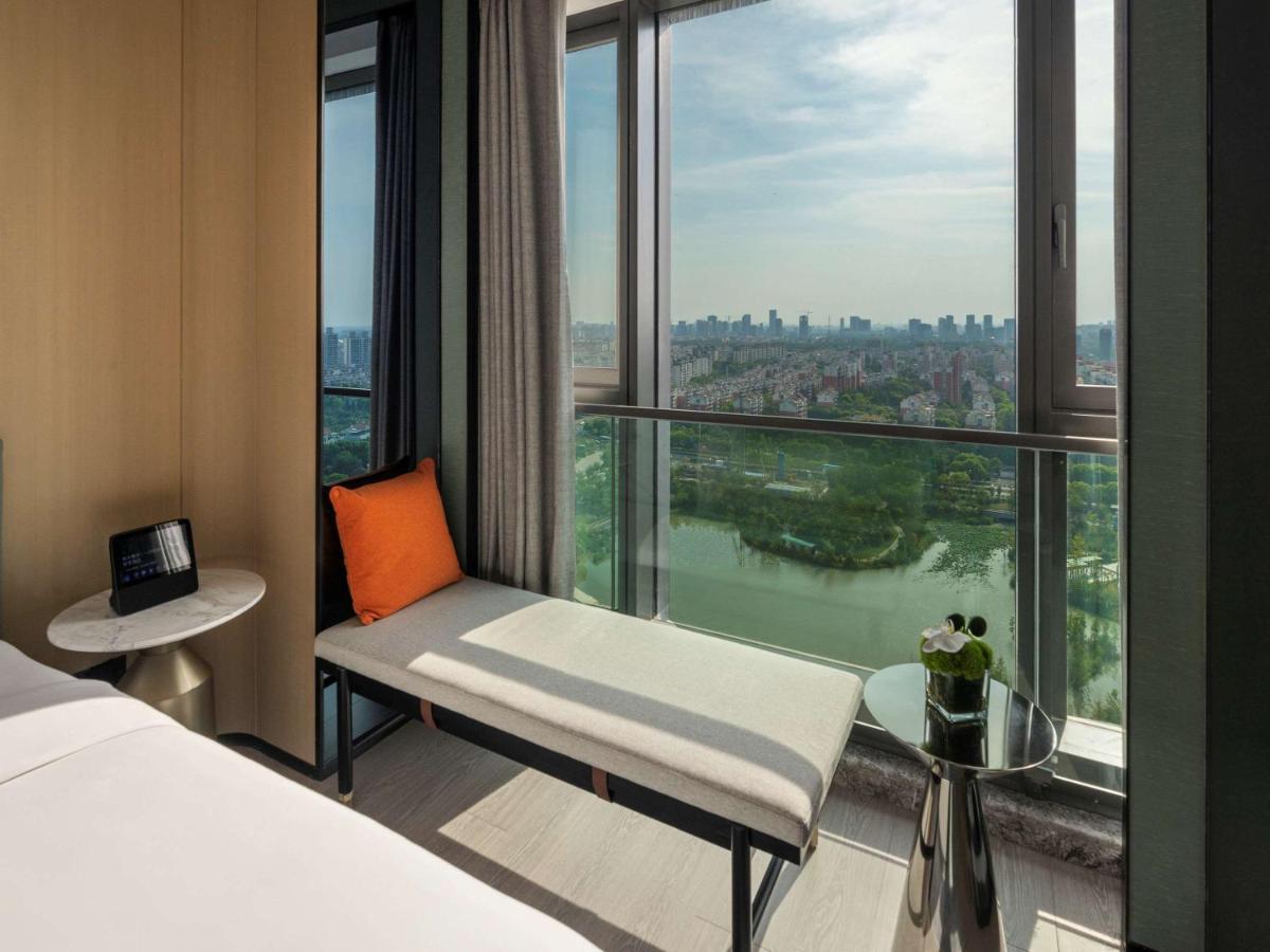 Novotel Shanghai Caohejing Exterior foto
